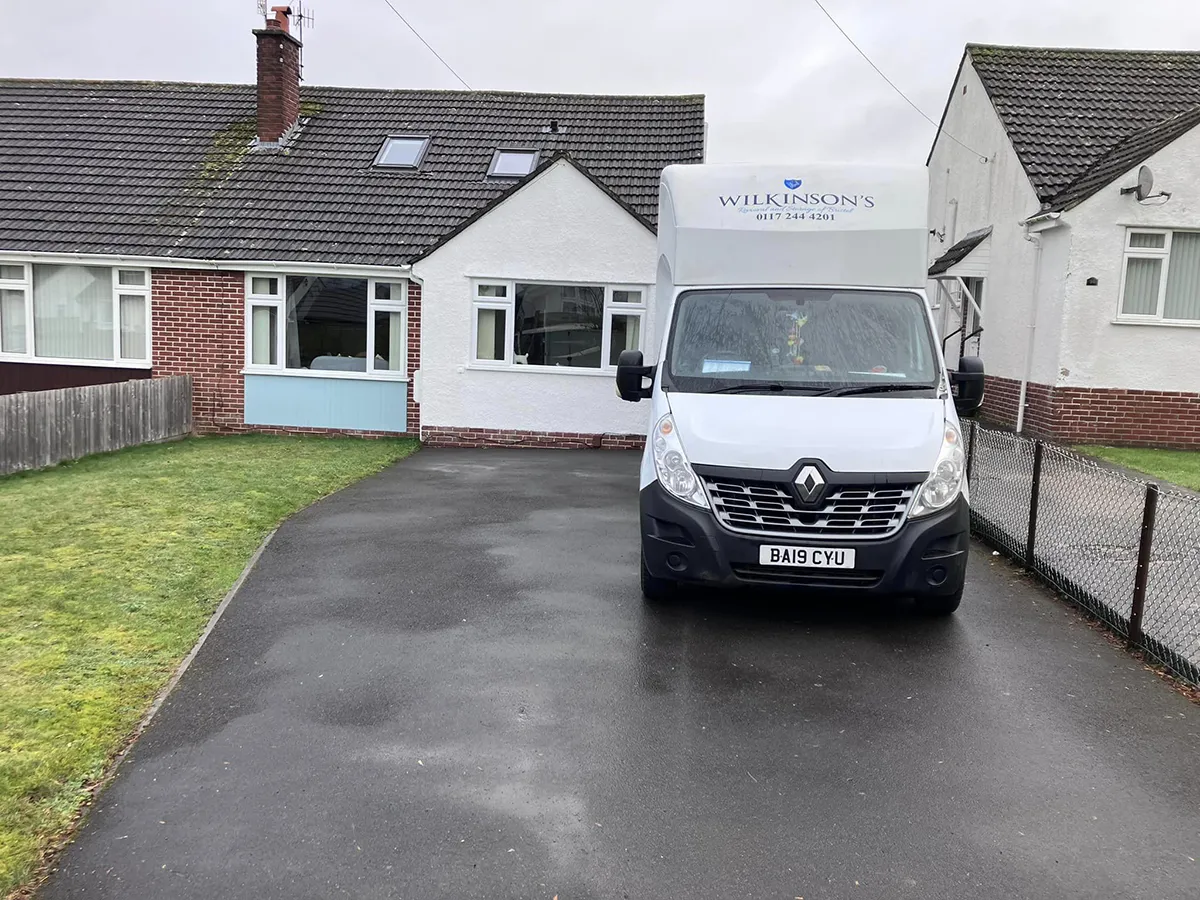 Learn how to choose the Right Van to hire for your move with practical advice on load size, van types, route planning and safe packing.